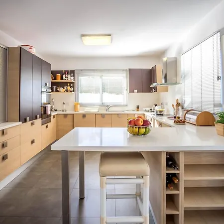 Hibiscus Tatil Evi Protaras