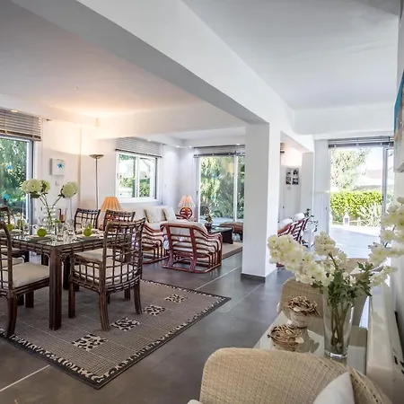 Semesterbostad Hibiscus Protaras