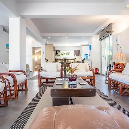 Hibiscus Semesterbostad Protaras