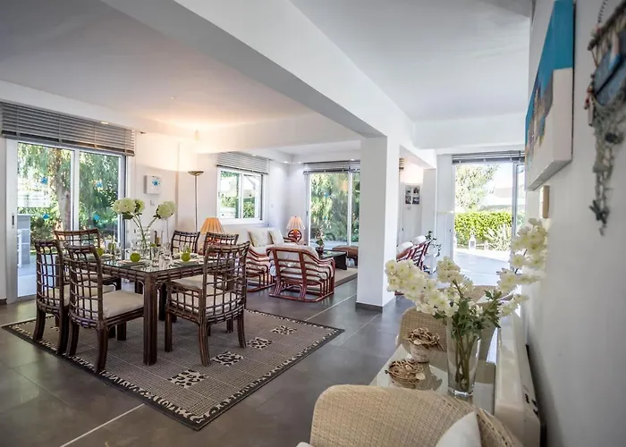 Nyaraló Hibiscus Protarász